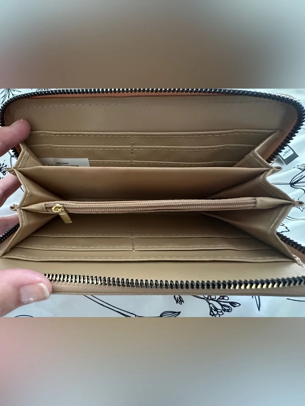 London Fog Beige Pebble Zip Wallet